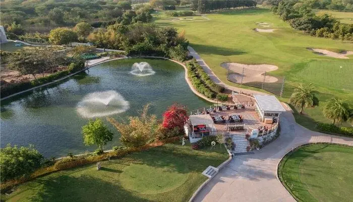 Landscaped Lake & Lawns